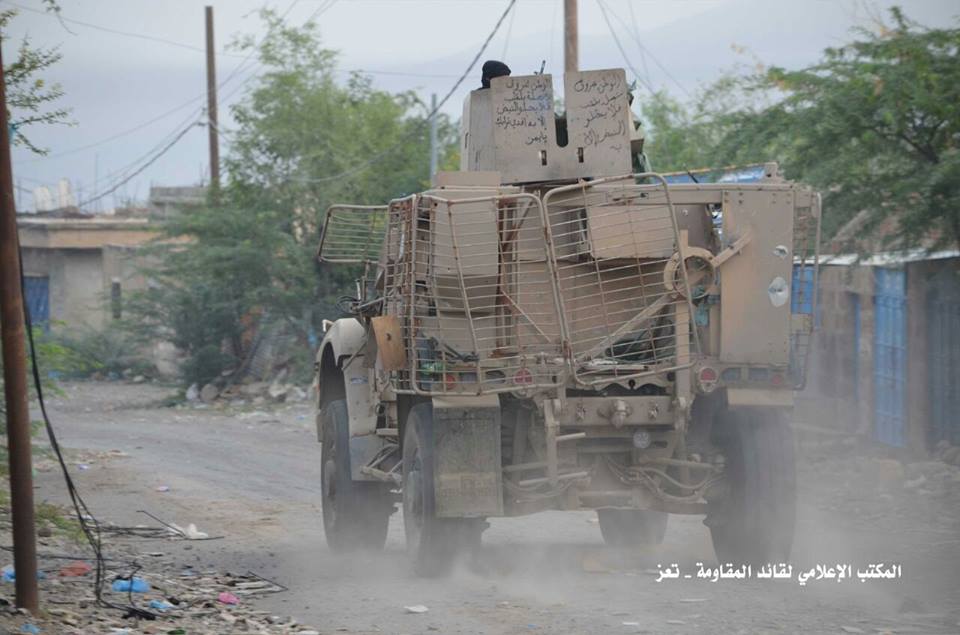 محافظ تعز يشيد بصمود الجيش والمقاومة وإحباطهم أعنف هجوم شنته المليشيا غرب المحافظة (صور)