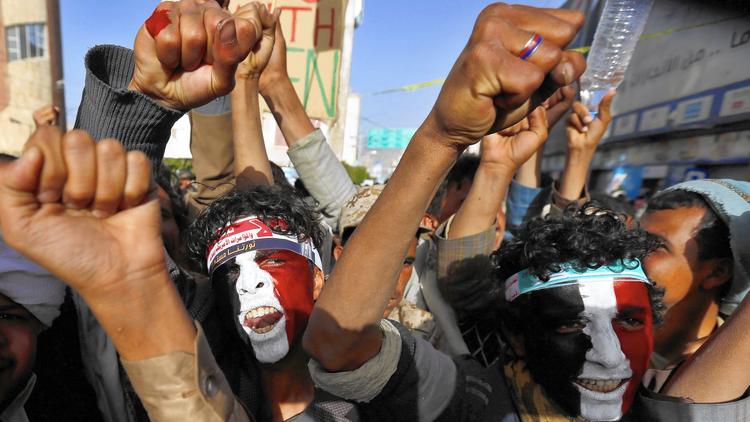 لوس أنجلس تايمز : اليمن والتأرجح على حافة الانهيار
