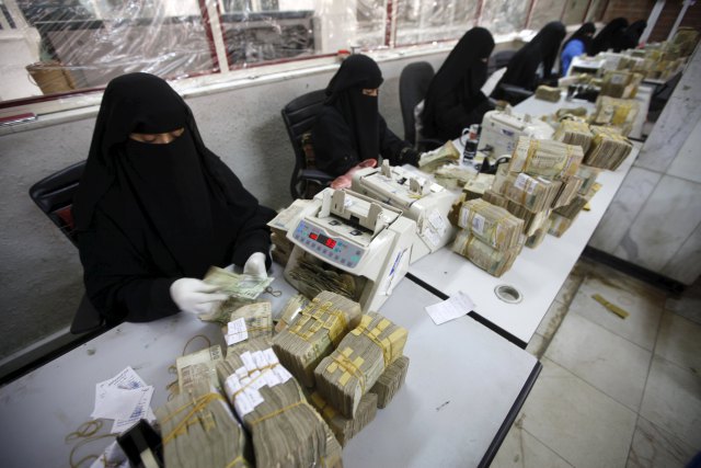 أزمة سيولة مالية تضرب البنوك اليمنية بسبب عمليات نهب قامت بها جم