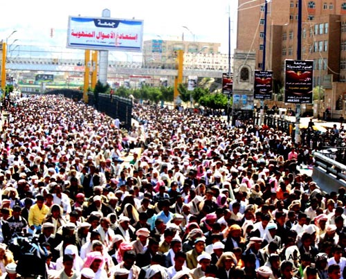اليمن : مصدر حكومي يلوح بإستعادة 70 مليار دولار نهبتها عائلة صالح