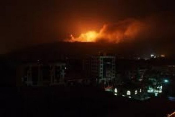 انفجارات في مخزن أسلحة بمنطقة فج عطان بالعاصمة صنعاء