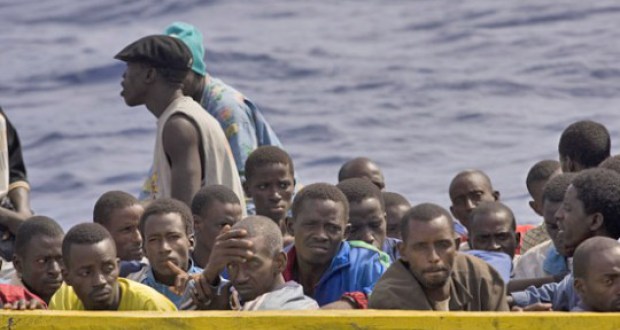 ضبط سفينة تحمل على متنها عشرات المهاجرين غير الشرعيين ( أرشيف )