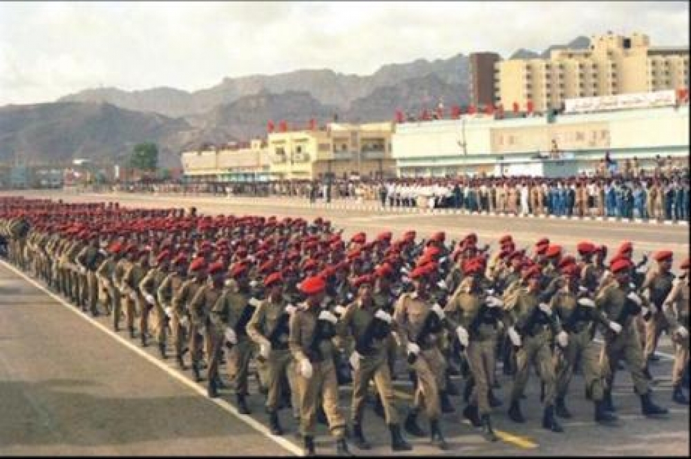 عقيد جنوبي: من مصلحة العالم ودول الخليج أنشأ جيش جديد في جنوب اليمن