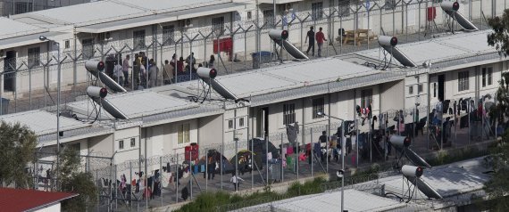 حاولوا تنصيرهم.. الغارديان: عمال إغاثة يونانيون ضغطوا على لاجئين مسلمين للتحوّل إلى المسيحية
