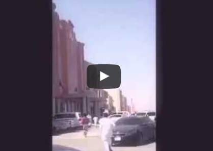 بالفيديو...مواطنون سعوديون يضبطون داعشي في أحد شوارع الرياض (فيديو) 