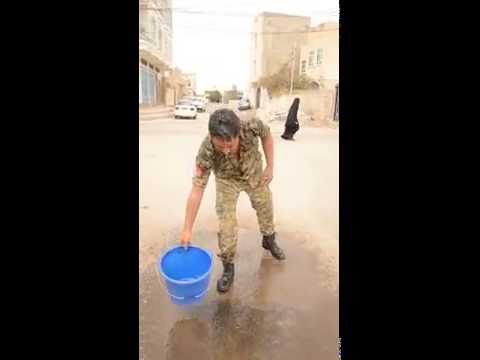 تحدي الثلج يدخل مؤسسة الجيش باليمن وجندي يتحدى وزير الداخلية ورئيس جهاز الأمن السياسي (فيديو)