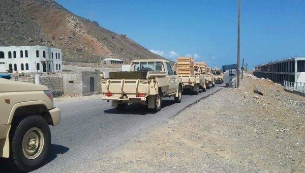 قوات التحالف تدعم قوات الجيش اليمني في جزيرة سقطرى بعدد من الاليات العسكرية