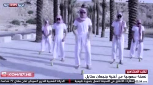 سعوديون يحاكون أغنية \