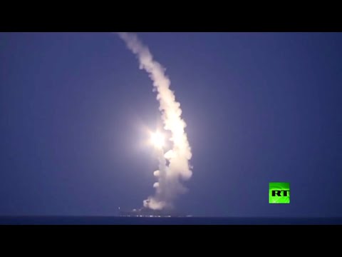 فيديو اطلاق صواريخ من سفن روسية استهدفت مواقع لداعش بسوريا من بحر قزوين عبر أراضي إيران والعراق