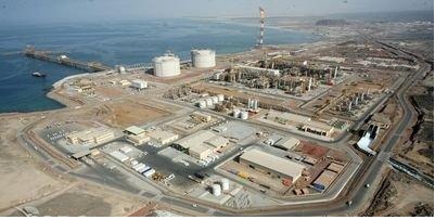 إنفجار أحد خزانات الغاز في ميناء بلحاف، والشركة اليمنية للغاز تؤكد عدم توقف الإنتاج والتصدير