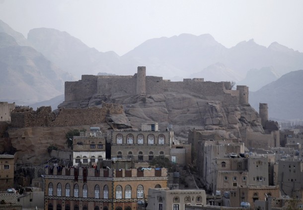 هجمات عنيفة للقبائل على مواقع ونقاط الحوثيين شمال رداع تسفر عن سقوط قتلى وجرحى في صفوفهم
