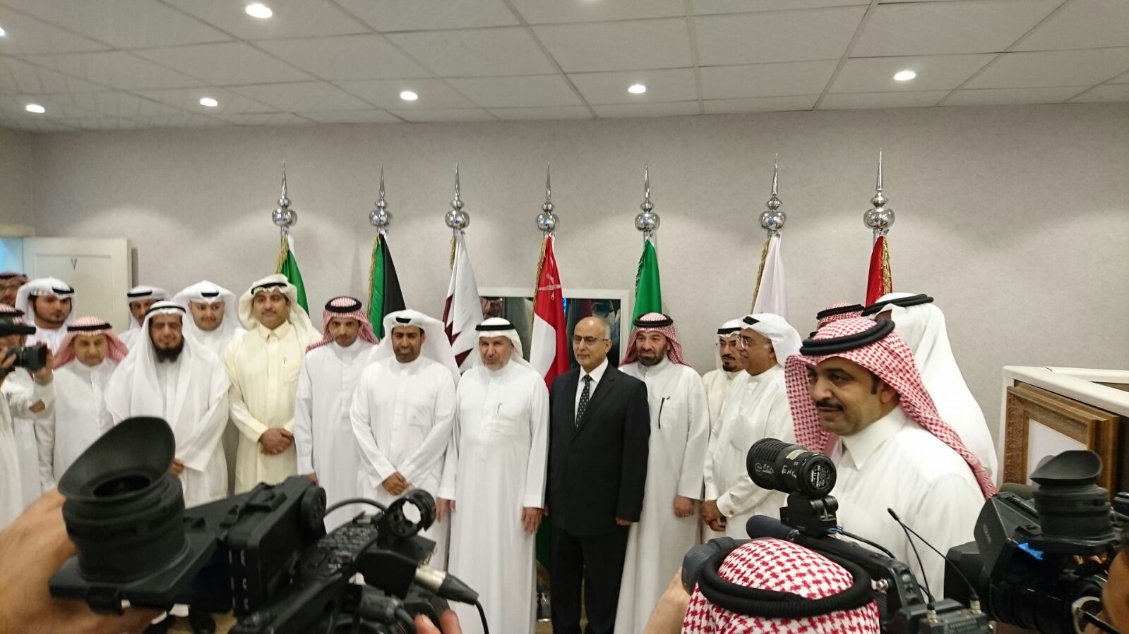 اجتماع خليجي بشأن اليمن يقر تسليم ملف الاقتصاد للإمارات والتعليم والكهرباء على قطر والغذاء على الكويت