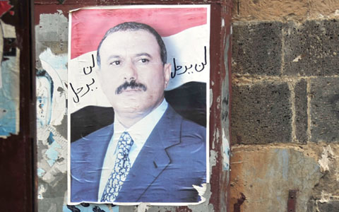 صورة للرئيس علي عبد الله صالح في صنعاء أمس وسط بهجة بين مؤيديه ب
