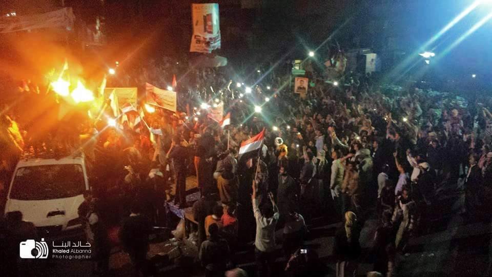 شباب مدينة تعز يوقدون شعلة ثورة 11 فبراير بالرغمن من قصف وحصار المليشيات (صور)