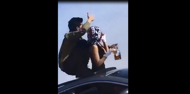 الشرطة السعودية تلقي القبض على أصحاب فيديو مجاهرة شاب وفتاة بالمعصية في الشارع العام (فيديو)