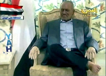 الرئيس صالح كما ظهر أمس في جناح الملكي في المستشفى العسكري بالري