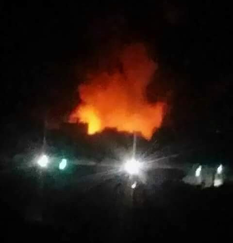 حريق في صنعاء عقب غارة جوية قرب حديقة (فن سيتي) بصنعاء