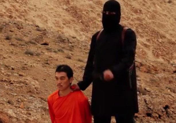 بالفيديو...منشق عن «داعش» يكشف سر هدوء الرهائن عند ذبحهم