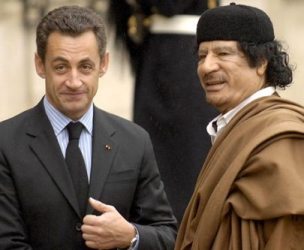 صحيفة بريطانية: الرئيس الفرنسي تلقى ملايين الدولارات من القذافي