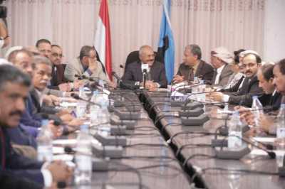 صالح يرضخ ويوافق على قرارات الحوثيين