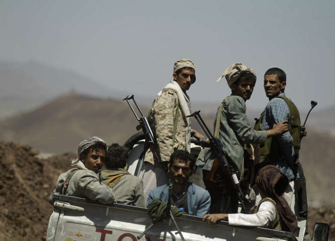 مليشيات الحوثي تقتحم منزل الشيخ يحيى العذري وسكن طلابي بأرحب وتختطف خمسة طلاب