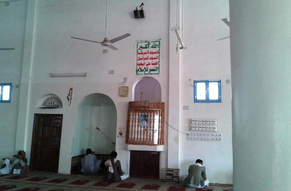 أطفال الحوثيين على منابر المساجد في العاصمة صنعاء