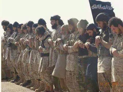 قيادي حوثي ينشر صور كاذبة لـ«عناصر داعش» في محافظة مأرب اليمنية (صور)