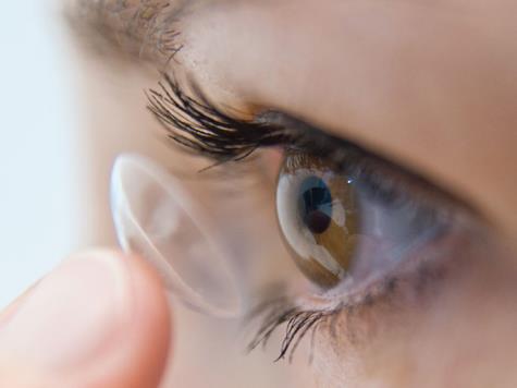 «كاميرا» تزرع في العين لعلاج ضعف النظر بعد سن الـ40