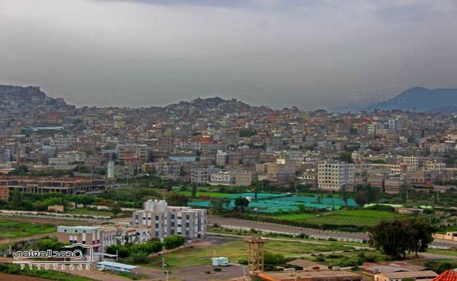 انفجار عنيف وسط مدينة إب أدى إلى احتراق 6 سيارات دون إصابات