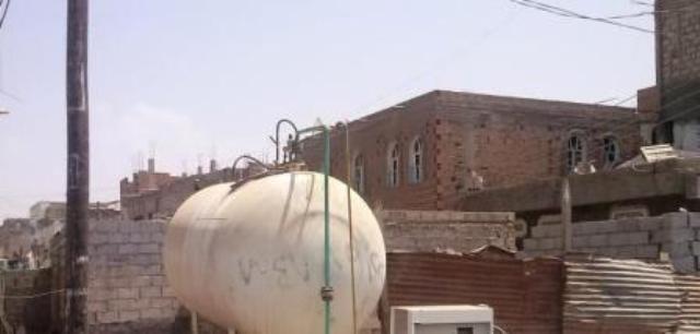 تحذيرات من احتمال تعرض خزانات الغاز في محطات التعبئة لـ «راجع المضادات الأرضية» في العاصمة صنعاء