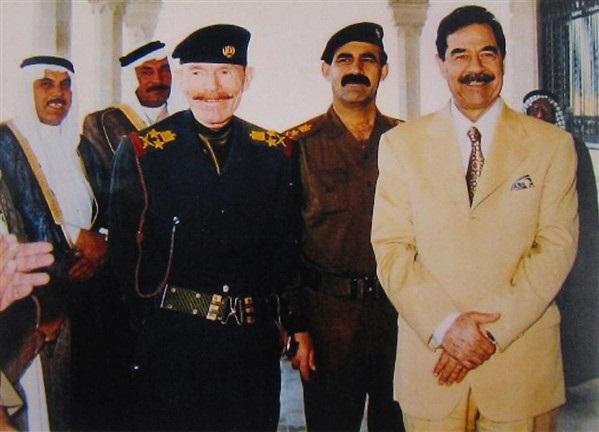 عزّت الدوري.. صاحب الأرواح العشرة وظل صدام حسين (صور)