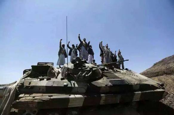 دبابة نهبها الحوثيون بعد سيطرتهم على العاصمة صنعاء