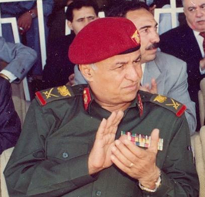 الرئيس هادي أول من يلبس «الزي» الموحد للجيش وخطة تأمين استثنائية لحمايته