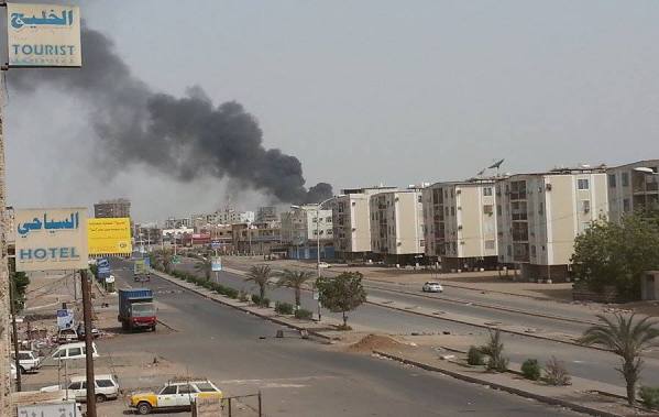 ضحايا مدنيون بقصف صاروخي للحوثيين على عدن