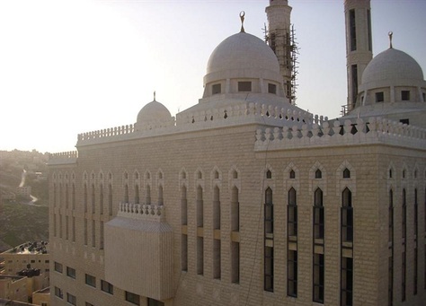 مسجد الشيخ خليفة ثاني اكبر مسجد بعد الاقصى في القدس شارف على الاكتمال