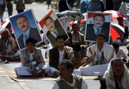 انصار الرئيس اليمني علي عبدالله صالح في ميدان السبعين بصنعاء (أر