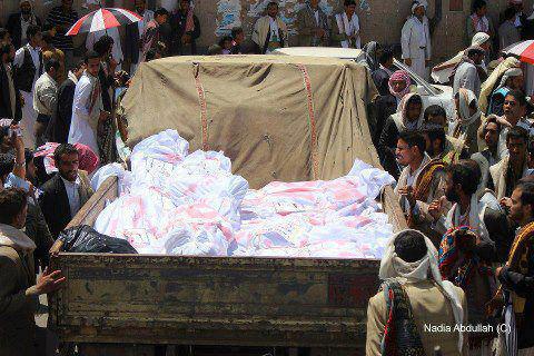 اليمن: صورة لجثث 13 شهيد مجهولون على متن سيارة تثير استياء اليمن