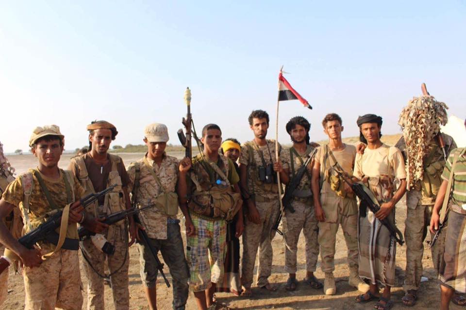 هذا ما عثر عليه رجال الجيش الوطني في أحد المواقع بجبهة ميدي بعد تطهيره من مليشيا الحوثي وصالح (صور)