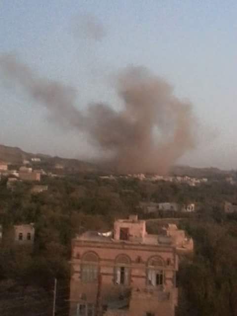 طيران التحالف يقصف معسكر الدفاع الجوي شمال العاصمة صنعاء