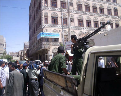صنعاء : المحكمة الجزائية تحكم بإعدام 2 وصلبهما وقطع يدي ورجلي آخرين