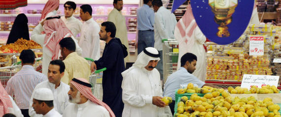 عودة البدلات تنعش الاقتصاد السعودي.. كيف استقبل المستثمرون قرارات الملك سلمان؟