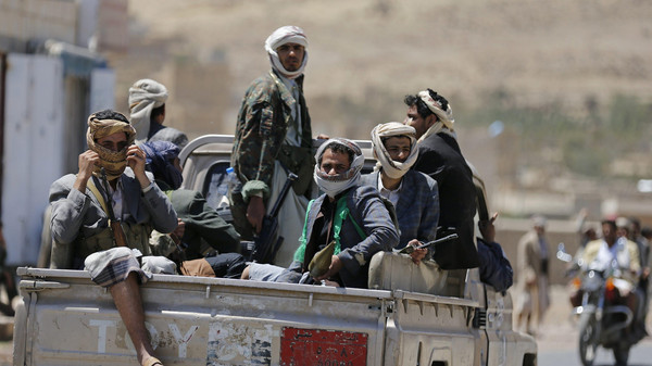 مسلحو الحوثي يفرضون إتاوات على المؤسسات النفطية والتجارية في صنعاء مقابل توفير الحماية لها
