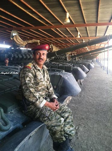 أنباء عن معاودة طارق صالح التمرد واقتحامه للواء الثالث ونشر الدبابات حوله