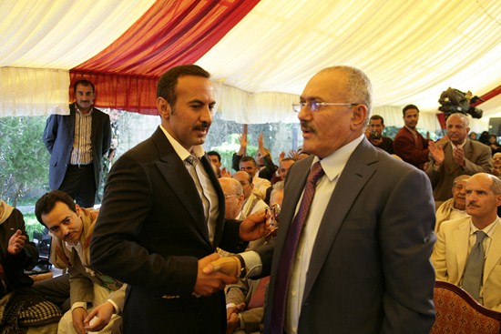 علي عبدالله صالح ونجله أحمد في صنعاء (أرشيف 2013)