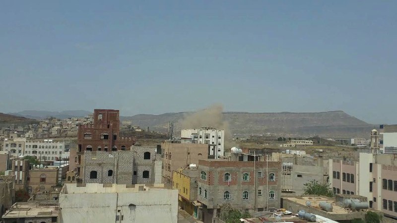 انفجارات عنيفة ومتتالية في معسكر «الفرقة الأولى مدرع» تهز العاصمة صنعاء (صور)