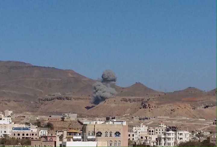 طيران التحالف يقصف معسكر ألوية الصواريخ غرب العاصمة صنعاء