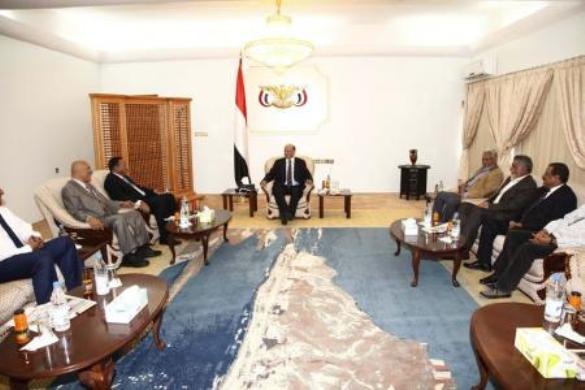 الرئيس هادي يجتمع لأول مرة مع اثنين من محافظي الشمال في عدن