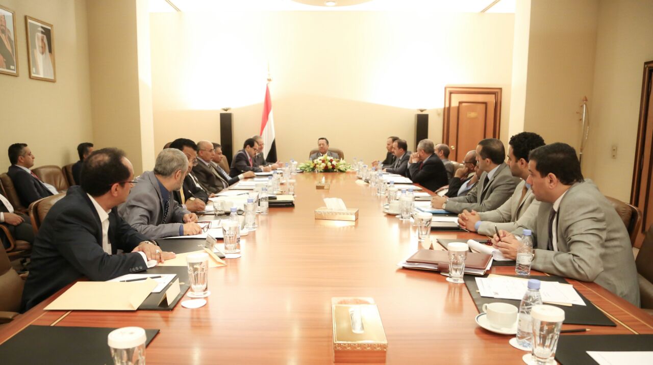 الحكومة اليمنية ترحب مبدئيا بخطة كيري وتضع شرطها الوحيد للقبول بأي حلول لإنهاء الصراع في اليمن