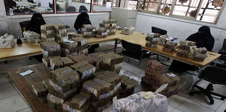 الانقلابيون في اليمن يعلنون «البوست موبايل» بديلاً للأوراق النقدية