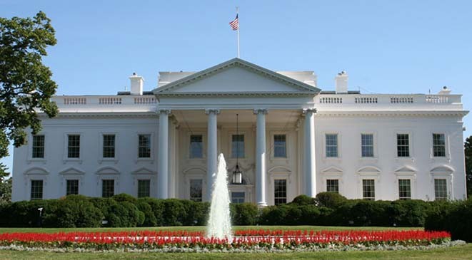 السلطات الأمريكية تغلق البيت الأبيض بعد إلقاء القبض على شخص يتسلق سوره
